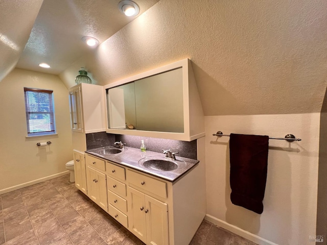 436 S Front St, Rio Vista, CA 94571 - bathroom with vaulted ceiling, a textured ceiling, and double vanity