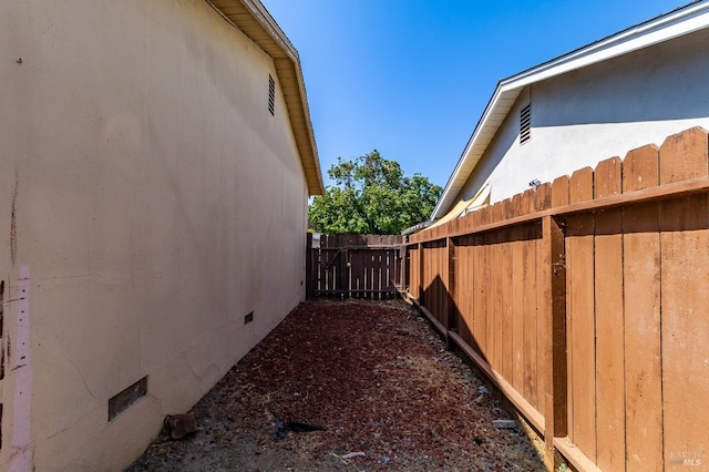 1255 Sereno Dr, Vallejo, CA 94589 - view of side of property with crawl space