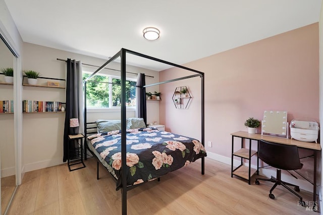 5648 Ver Ni Rd, Sebastopol, CA 95472 - bedroom featuring light wood-style floors and an office area