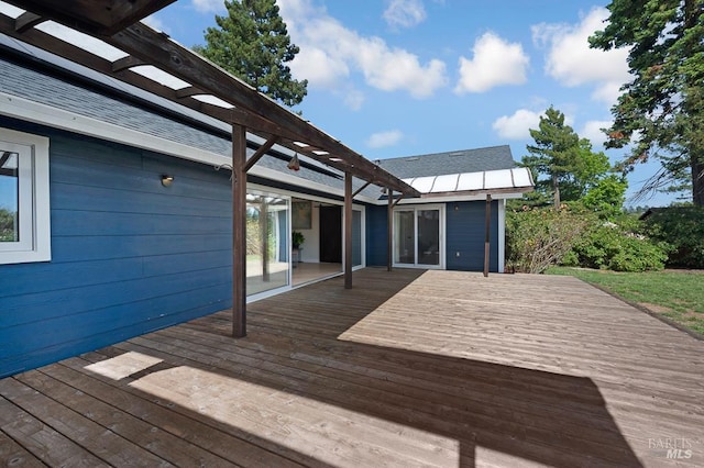 5648 Ver Ni Rd, Sebastopol, CA 95472 - wooden terrace with a pergola