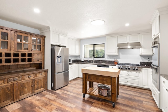 875 White Cottage Rd N, Angwin, CA 94508 - kitchen featuring appliances with stainless steel finishes, under cabinet range hood, dark countertops, white cabinetry, and recessed lighting