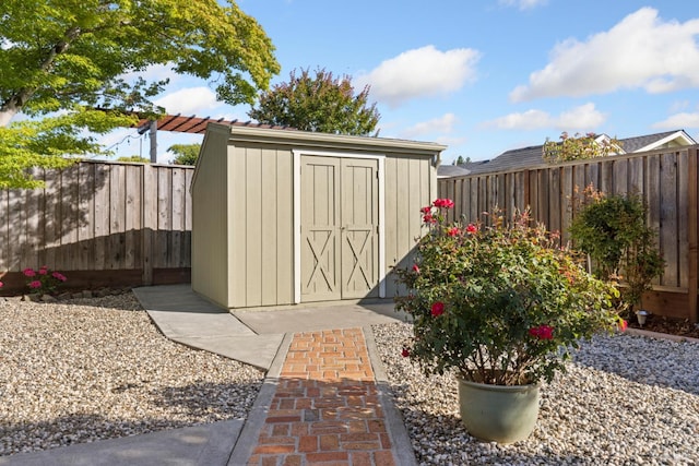 437 Ely Blvd S, Petaluma, CA 94954 - view of shed featuring a fenced backyard