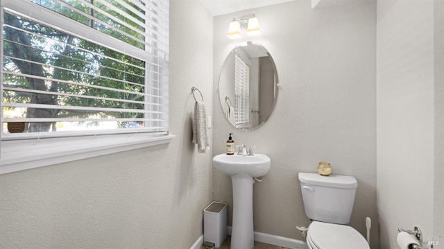 5041 Soprano Cir, Fairfield, CA 94534 - half bath with healthy amount of natural light