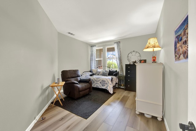 644 Canterbury Cir, Vacaville, CA 95687 - bedroom with wood finished floors and baseboards