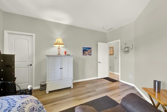 644 Canterbury Cir, Vacaville, CA 95687 - bedroom featuring wood finished floors and baseboards