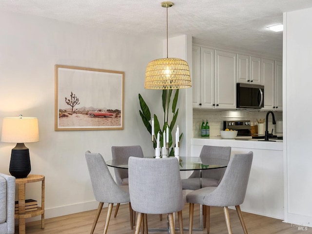 15 Sulgrave Ln, San Rafael, CA 94901 - dining area featuring light wood-style floors and a textured ceiling