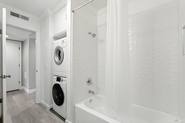 4 Cielo Ln Unit 3E, Novato, CA 94949 - bathroom featuring stacked washer / drying machine, ornamental molding, shower / bathtub combination with curtain, and wood finished floors