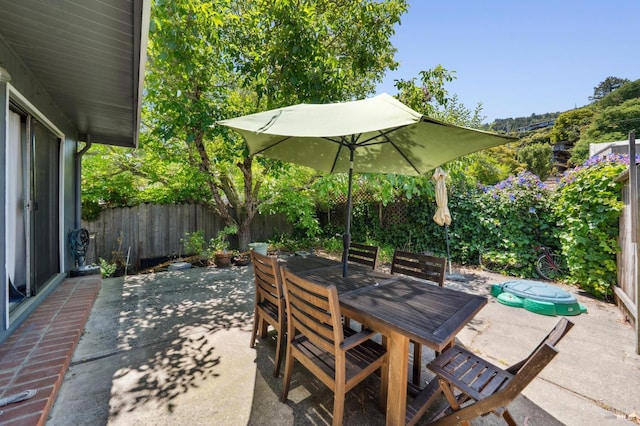 15 Montecito Dr, Corte Madera, CA 94925 - fenced backyard with outdoor dining space and a patio area