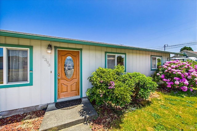 2393 Ohio St, Eureka, CA 95501 - entrance to property featuring board and batten siding