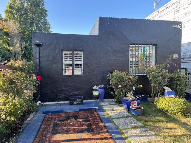 686 29th St, Oakland, CA 94609 - view of property exterior featuring a patio area