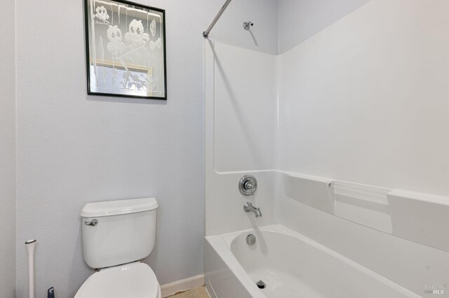 448 Potters Ln, Vacaville, CA 95687 - bathroom featuring toilet and shower / tub combination