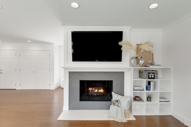 251 Donegal Way, Martinez, CA 94553 - detailed view of crown molding, wood finished floors, a lit fireplace, and recessed lighting