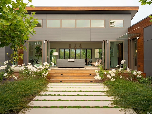 1090 1st Ave Unit B, Napa, CA 94558 - back of house featuring a deck