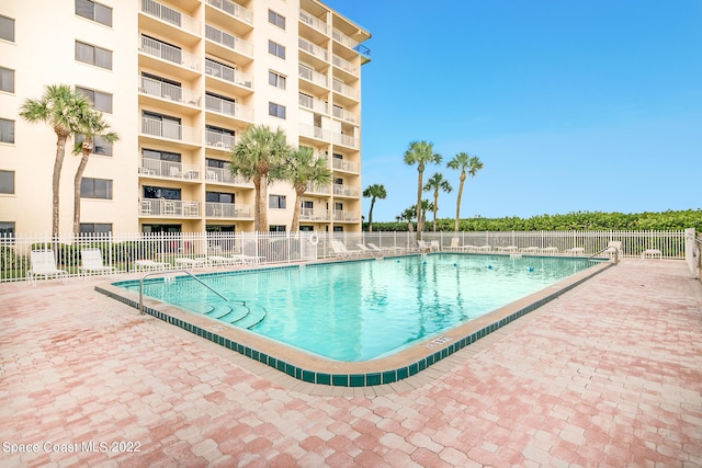 view of swimming pool