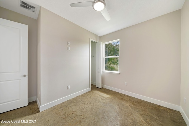 unfurnished bedroom featuring ceiling fan