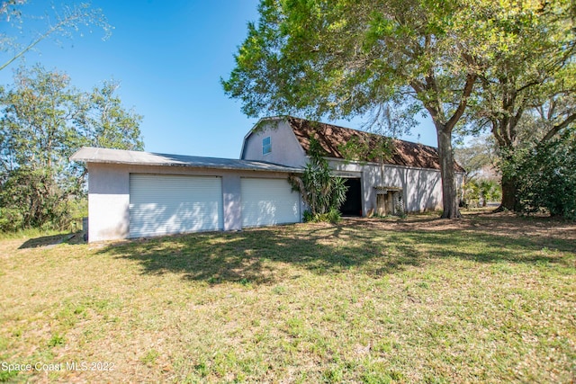 exterior space with a yard