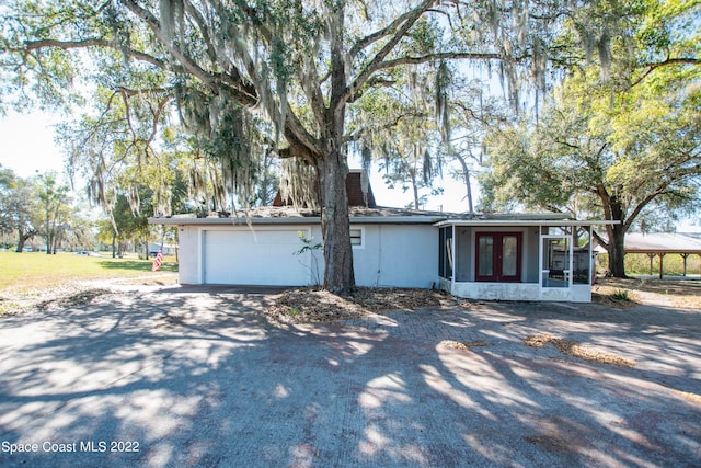 view of front facade featuring a garage