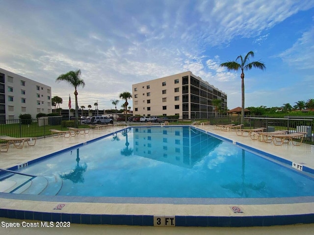 view of swimming pool