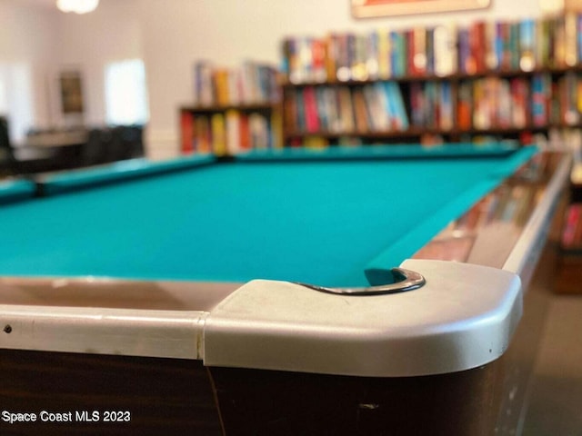 playroom featuring pool table