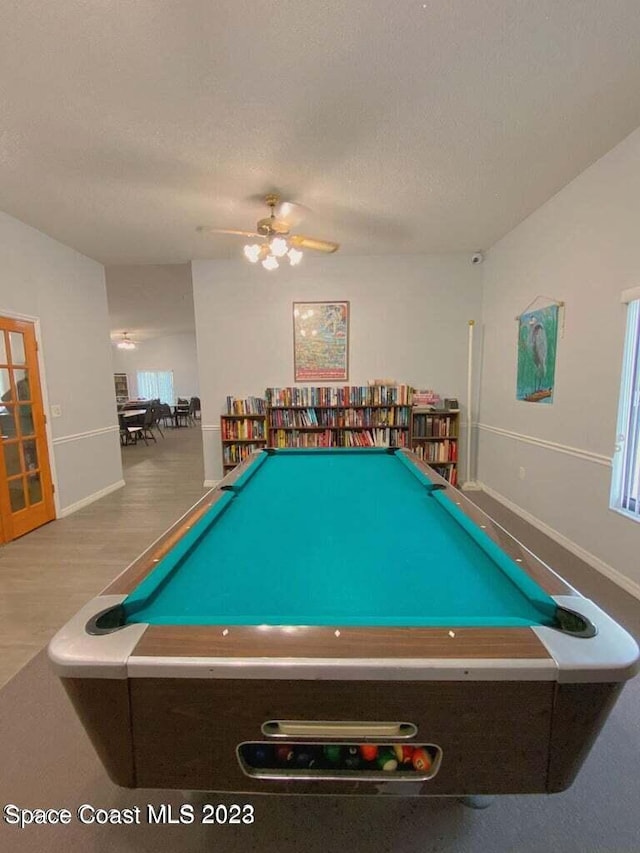 playroom featuring billiards, a textured ceiling, ceiling fan, and light hardwood / wood-style flooring