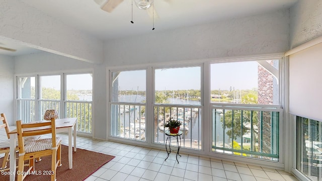 sunroom / solarium with ceiling fan