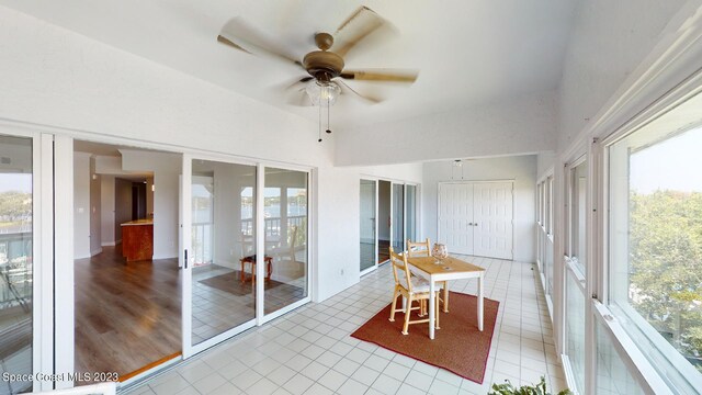 sunroom / solarium with ceiling fan