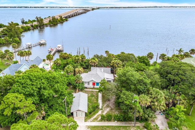 bird's eye view with a water view