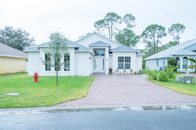 view of front facade with a front lawn