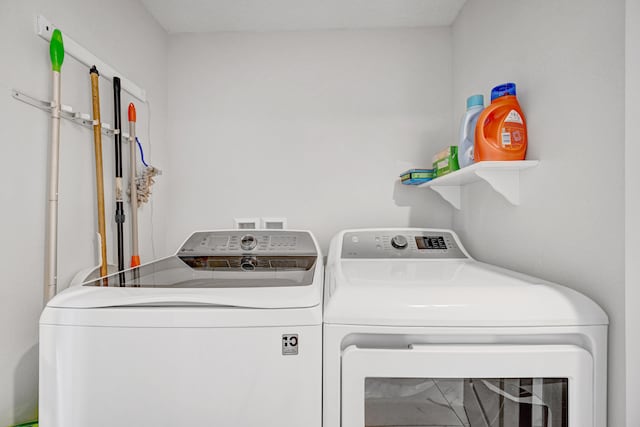 laundry room with washing machine and clothes dryer