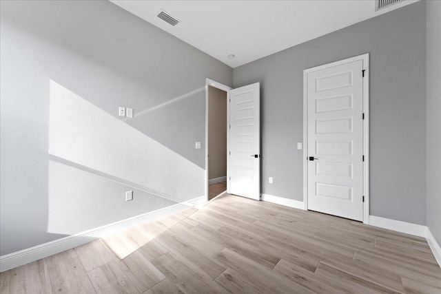 unfurnished room featuring light hardwood / wood-style floors