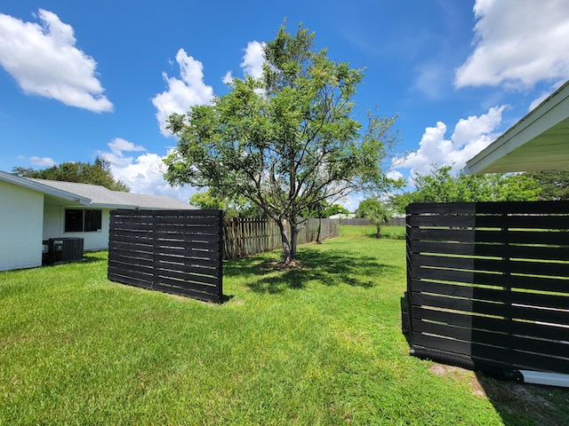 view of yard featuring central AC unit