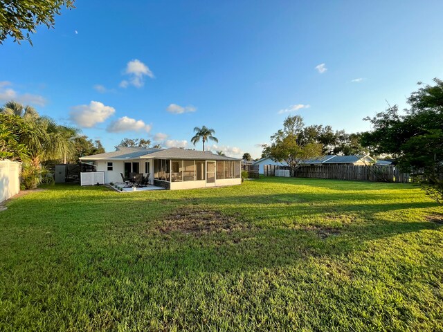 view of yard featuring a patio