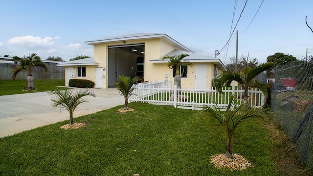 view of front of house with a front yard