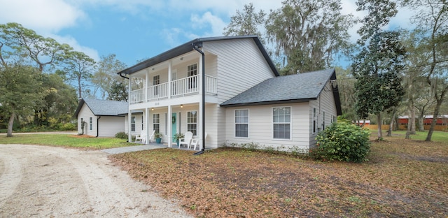 view of front of property featuring a balcony