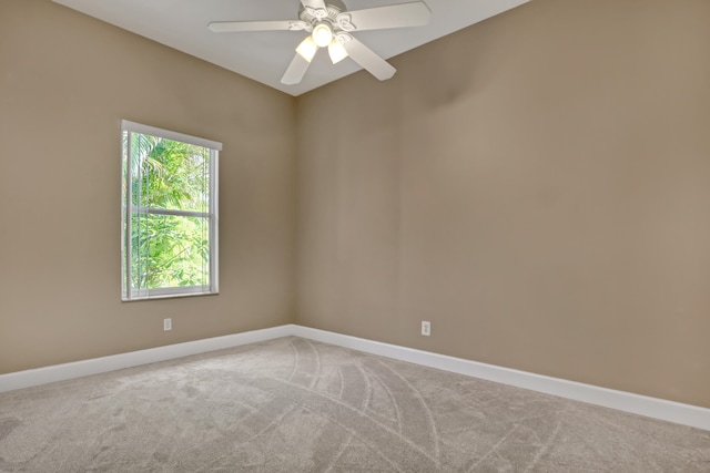 unfurnished room with light carpet and ceiling fan