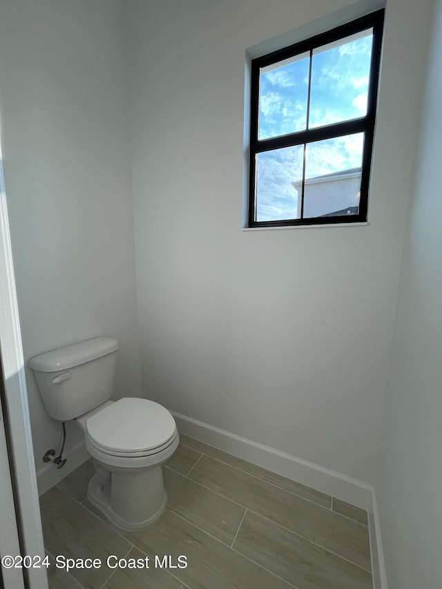 bathroom featuring toilet