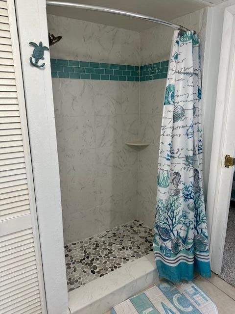 bathroom with curtained shower