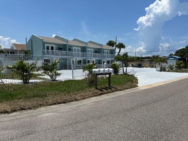 exterior space featuring a balcony