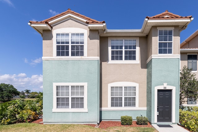 view of front facade featuring a front yard