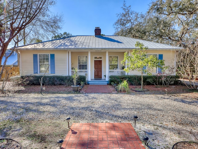 ranch-style house with covered porch