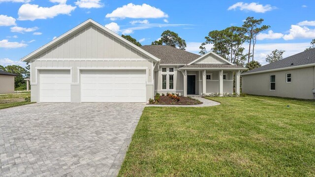 view of front facade featuring a garage and a front lawn