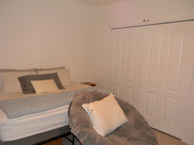 bedroom featuring a closet