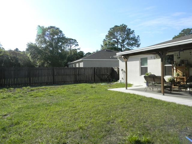 view of yard featuring a patio