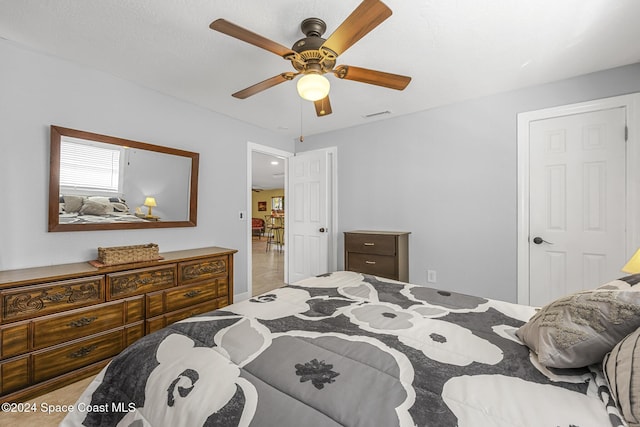 bedroom with ceiling fan