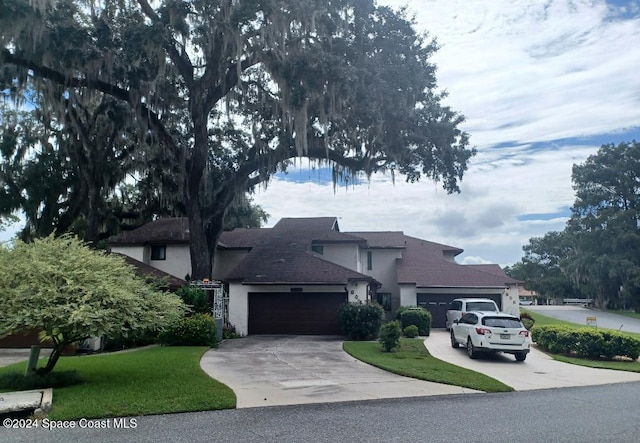 view of front of property featuring a front lawn and a garage