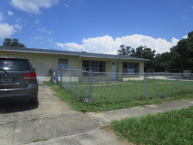 single story home featuring a front yard