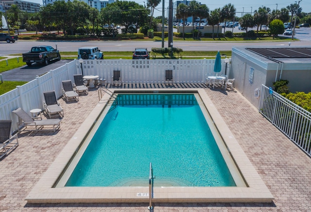 view of swimming pool