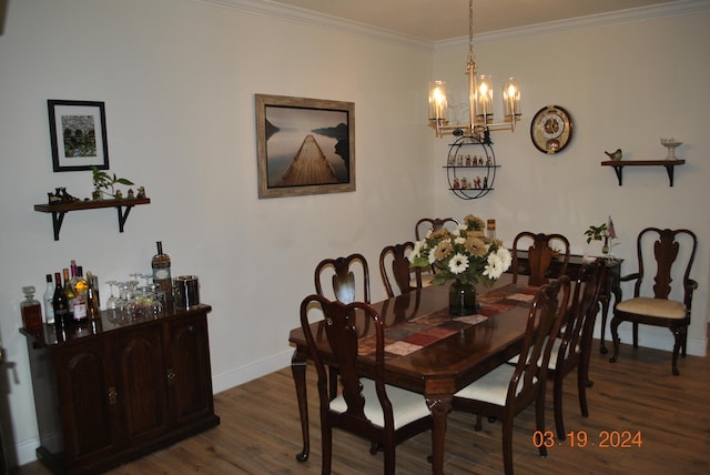 dining space featuring a notable chandelier, dark hardwood / wood-style flooring, and ornamental molding