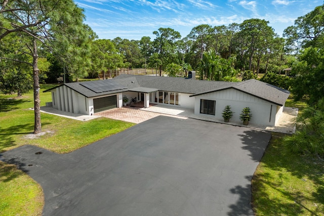 view of front of property featuring a garage and a front yard