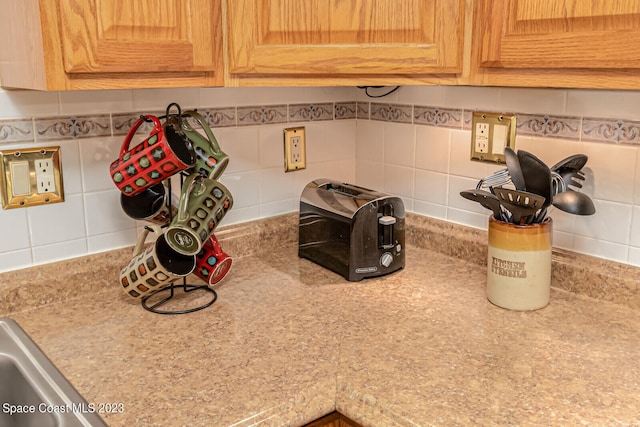 room details featuring tasteful backsplash